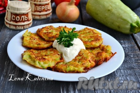 Оладьи из кабачков и картошки на сковороде