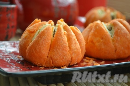 Печенье "Лотос" с хрустящей корочкой и сладкой, ароматной, нежной начинкой из грецких орехов - прекрасное решение для сладкого стола.
