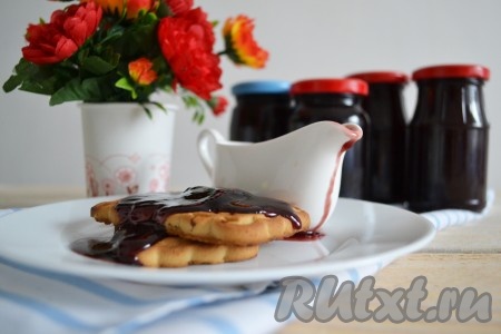 Сладкое, густое, ароматное лакомство на десерт готово.
