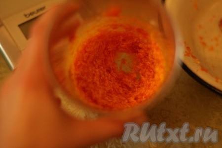 Взбить венчиком в течение 2 минут. 