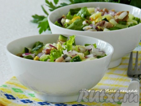 Салат с копченой рыбой и картофелем