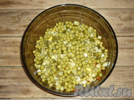 Консервированный горошек без жидкости добавить в салат.&nbsp;
