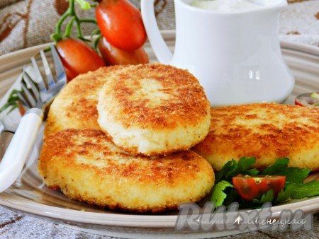 Вкусные и очень нежные картофельные котлеты с творогом готовы. 