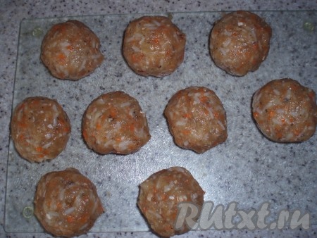 Все тщательно перемешать, сформировать тефтели.