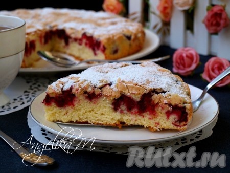 Шарлотка с малиной