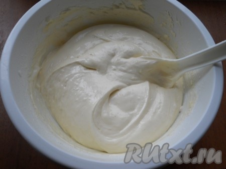 Тесто должно получиться нежным, похожим на крем или сметану.
