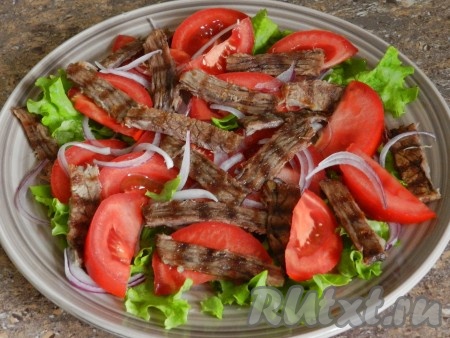 Затем добавить отварную говядину.