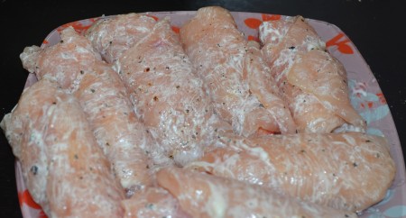 Тоже самое проделать с остальным куриным филе.
