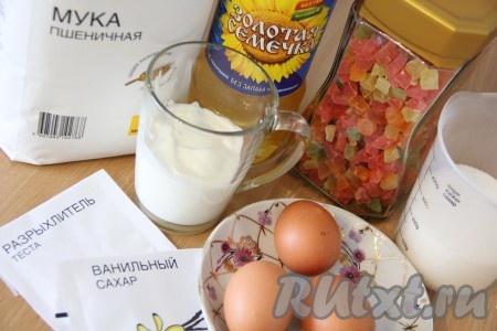 Подготовить продукты для приготовления сметанного кекса.