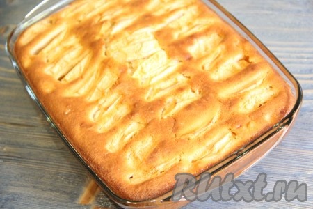 Простой пирог с яблоками в духовке