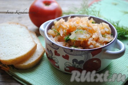 Капуста, тушеная с картошкой, на сковороде
