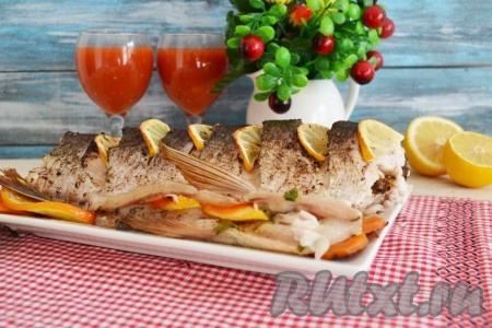 Разрезать толстолобика на порционные кусочки и подать на стол в горячем виде.
