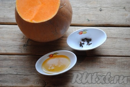 Ингредиенты для приготовления тыквы с мёдом, запеченной кусочками в духовке