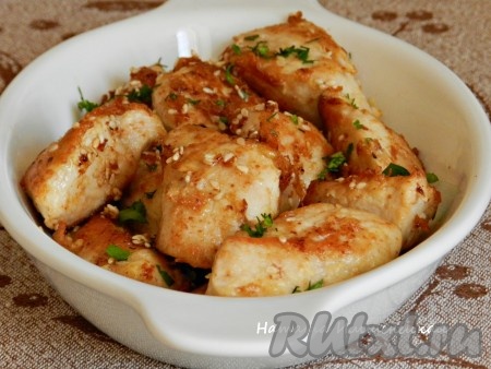 Вкусное и сочное филе индейки, жаренное в яйце на сковороде, готово. К столу это блюдо можно подать практически с любым гарниром.