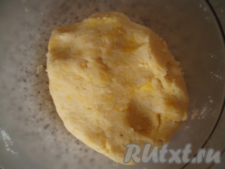  Быстро собрать тесто в комок и охладить его в холодильнике в течение 1 часа.