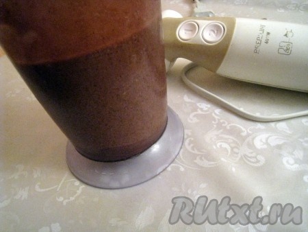 Перемешать, взбить и сметанная заливка для пирога готова.
