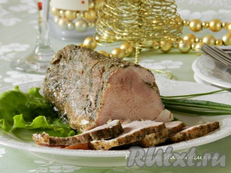 Вкусная, ароматная буженина по-домашнему из свинины в рассоле готова.
