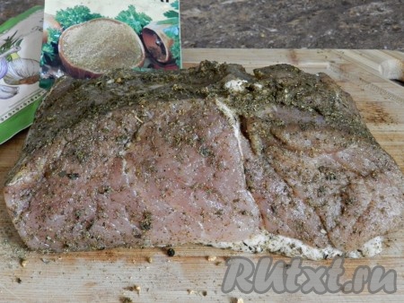 Обмазать специями со всех сторон.