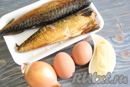 Подготовить продукты для приготовления паштета. Яйца сварить вкрутую и остудить.&nbsp;
