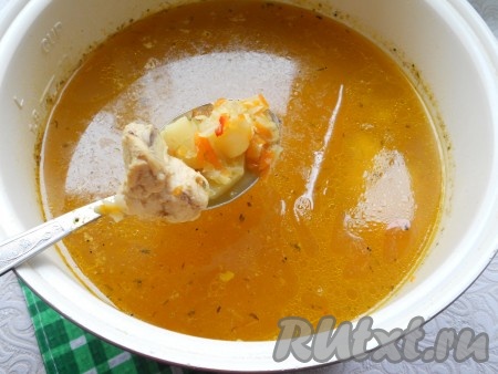 За 5 минут до окончания программы добавить в суп измельченный чеснок.