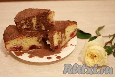 Простой и быстрый пирог с вишней