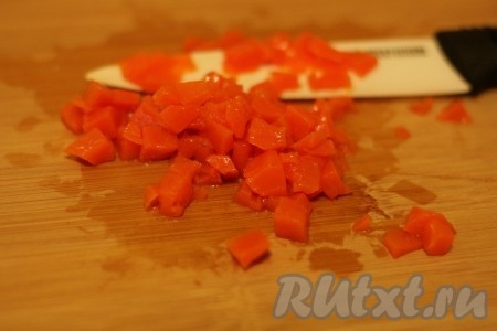 Тыкву из варенья я предварительно мелко порубила ножом. 