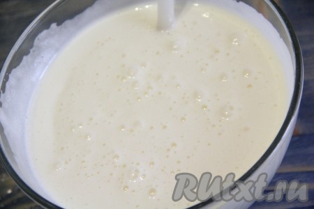 Перемешать массу до однородного состояния.
