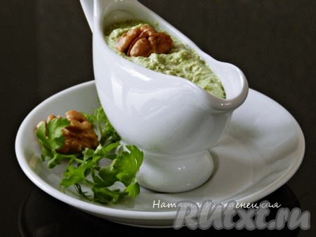 Очень вкусный, нежный соус из капусты брокколи готов. Он отлично дополнит спагетти и многие другие блюда.
