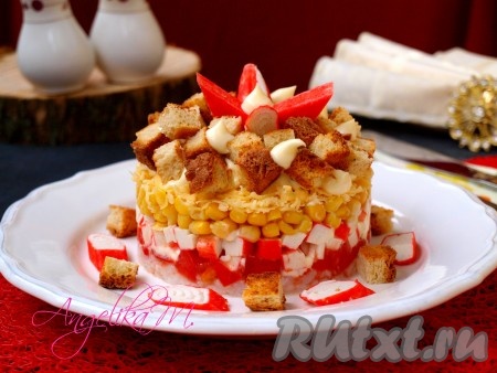 Салат "Коррида" с крабовыми палочками и помидорами