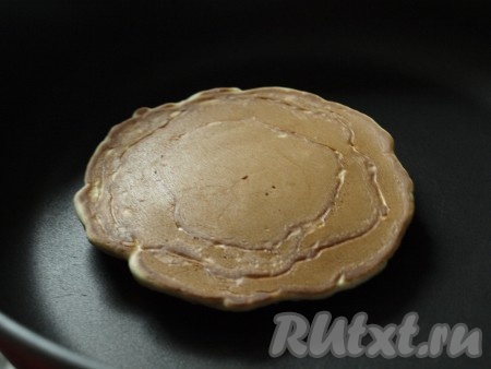 Выпекать с другой стороны, пока не зарумянится.
