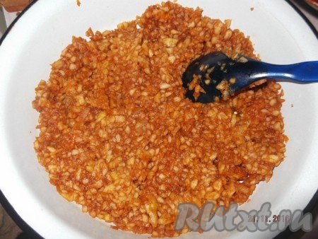 Яблоки тоже очистить, пробить в блендере и перемешать с тыквой.