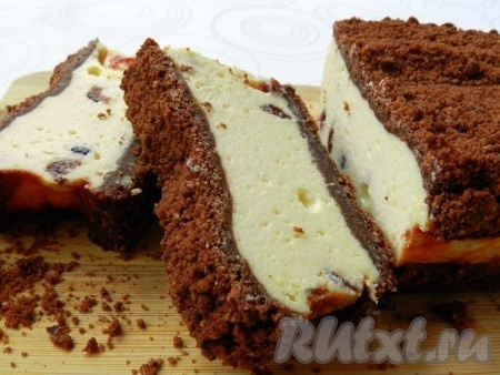 Сырнику необходимо настояться часов 5-6, он становится плотным. Львовский сырник, приготовленный по этому рецепту, получается очень вкусным. Он, несомненно, станет украшением любого чаепития.