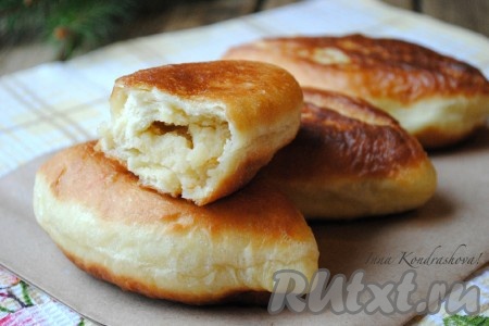 Жареные пирожки с картошкой и луком 