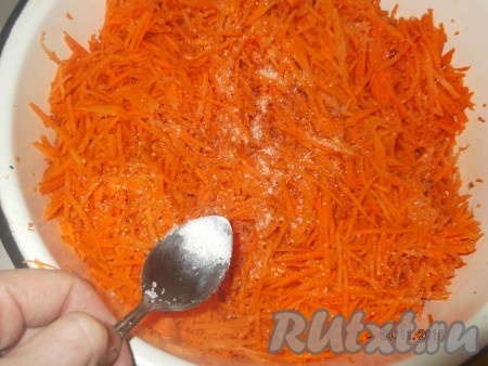 Всыпаем соль.