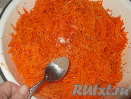 Добавляем чёрный молотый перец.