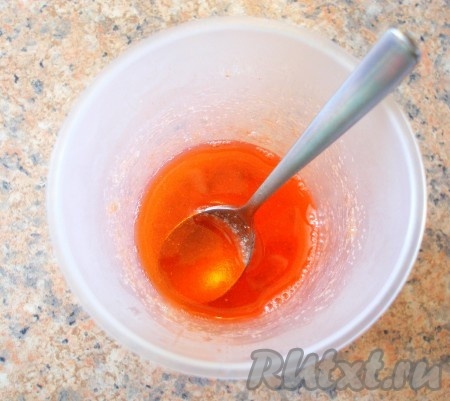 Приготовим все продукты, груши вымоем. 1/2 пакетика желе разводим в небольшом количестве кипятка - около 50-70 мл и оставляем остывать.
