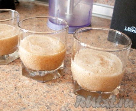 Разливаем по стаканчикам или креманкам и ставим в холодильник для застывания.