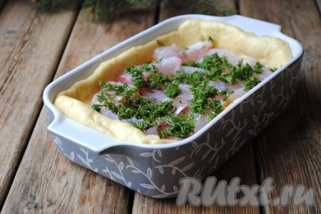 Посыпать рыбку укропом.
