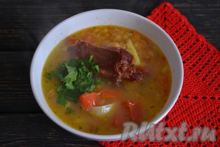 Густой, наваристый суп с горохом, который просто тает во рту, с ароматом копчёностей понравится очень многим. Приятного аппетита!
