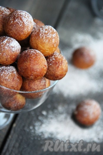 Пышки из тыквы получаются очень нежными, воздушные, после остывания перед подачей их можно&nbsp;посыпать сахарной пудрой или полить сиропом.