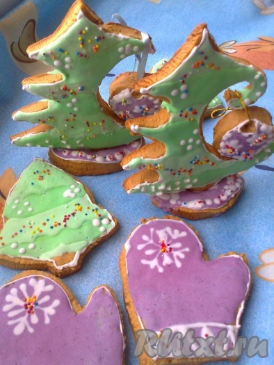 Еще получилось такие елочки с подставкой.
