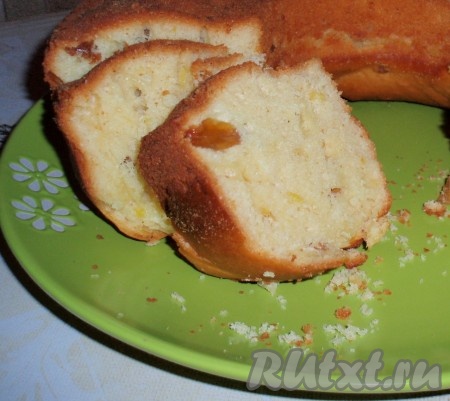 Остывший очень вкусный, воздушный пирог нарезать и подать с чаем или молоком.&nbsp;