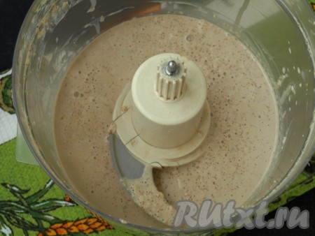 Пробиваем все ингредиенты в однородную массу. Пробуем на вкус, если требуется, солим получившийся соус.
