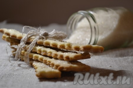 Очень вкусное, ароматное, сладкое, творожное печенье с сахаром можно подавать к столу.
