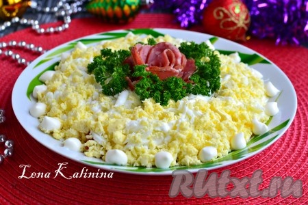 Слоеный салат с колбасой