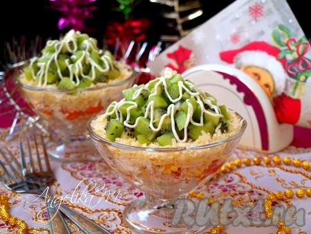 Салат "Изумрудная россыпь" с киви и курицей