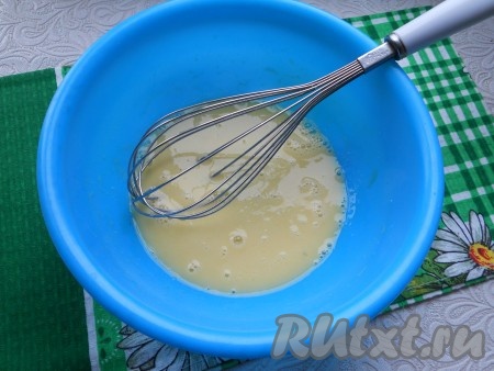 Хорошенько взбить венчиком.