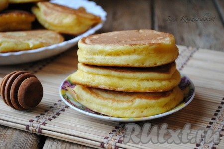 Вкусные, пышные оладьи на йогурте готовы. Отличный завтрак или полдник для всей семьи.&nbsp;
