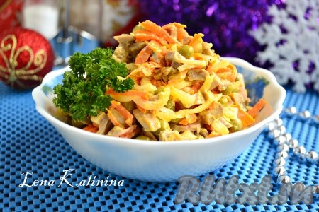 Салат со свининой и маринованным луком