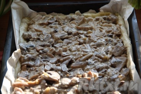 На курочку выложить грибы со сливками.&nbsp;
